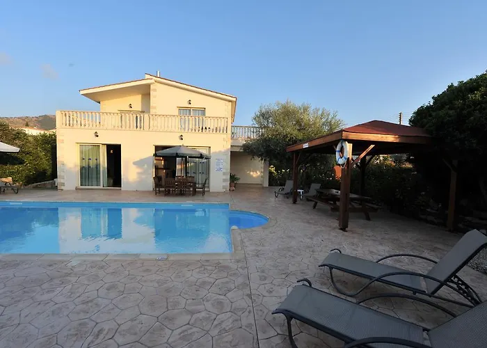 Jaime Cyprus Feriehus *